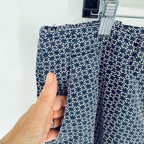 Talbots Woman Geometric Blue White Shorts Size 16W Stretch 10.5" Bermuda Casual - Picture 3 of 9